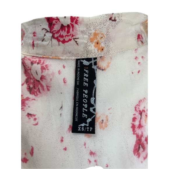 FREE PEOPLE SLEEVELESS FLORAL TOP. Lightweight. Mandarin collar with sashes. XS - Picture 11 of 13